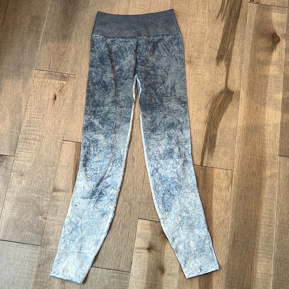 Ebb to Train Lululemon Tight Size 6